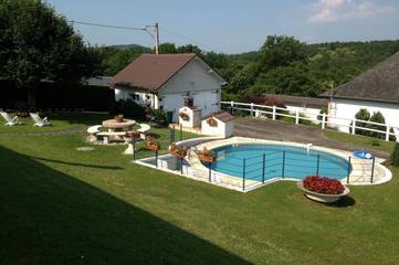 Cottage pour 6 personnes, avec terrasse ainsi que piscine et jardin à Chanac-les-Mines