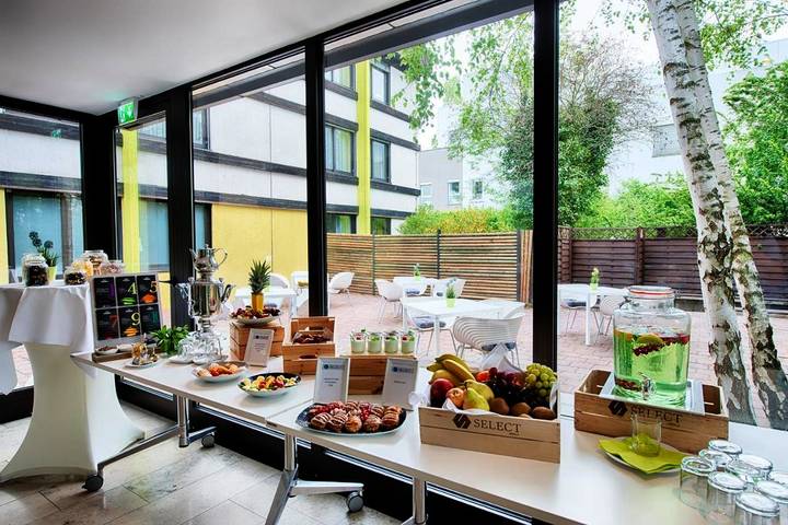 Hotel für 10 Personen, mit Whirlpool und Terrasse in Erlangen - 2
