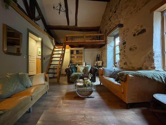 Location de vacances pour 14 personnes, avec Terrasse et Vue dans Saint-Didier-sur-Beaujeu