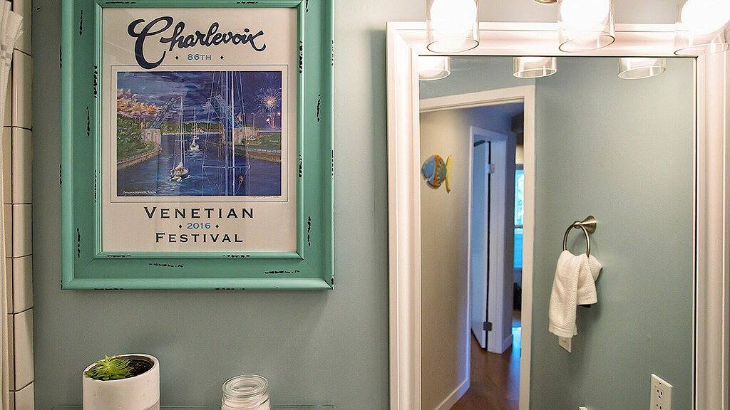 Ganze Wohnung, Das Bootshaus Ii: Gemütliche Wohnung. Amazing View of Lake Charlevoix. Stadt / Strand / Pool in Charlevoix, Charlevoix County