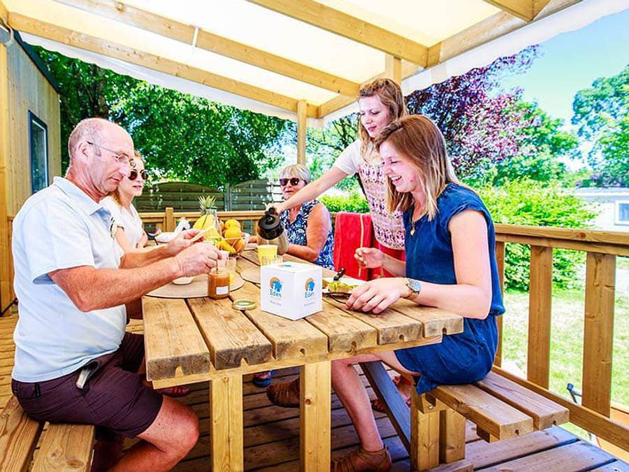 Camping Domaine de Bréhadour   - Mobilhome 8 personnes - Privilège 4 chambres in Saint-Molf, Région de Saint-Nazaire