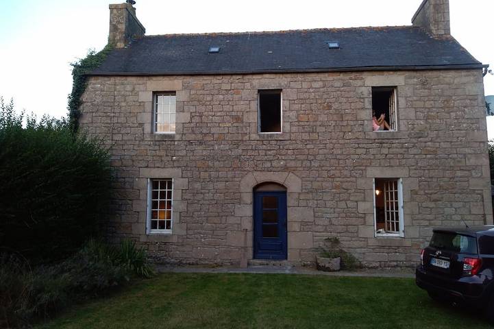 Location de vacances pour 6 personnes, avec jardin à Guerlesquin