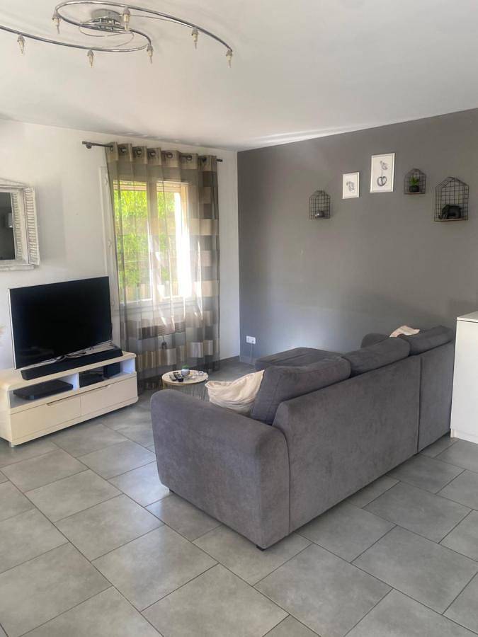 Location de vacances pour 5 personnes, avec jardin ainsi que vue et piscine, adapté aux familles à Peypin - 4