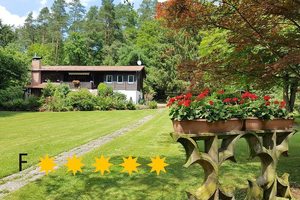 ***** Ferienhaus Naturliebe 🦋 6000m² Parkgarten am Wald, umzäunt, Kamin, Sauna in Laubach, Vogelsberg Region