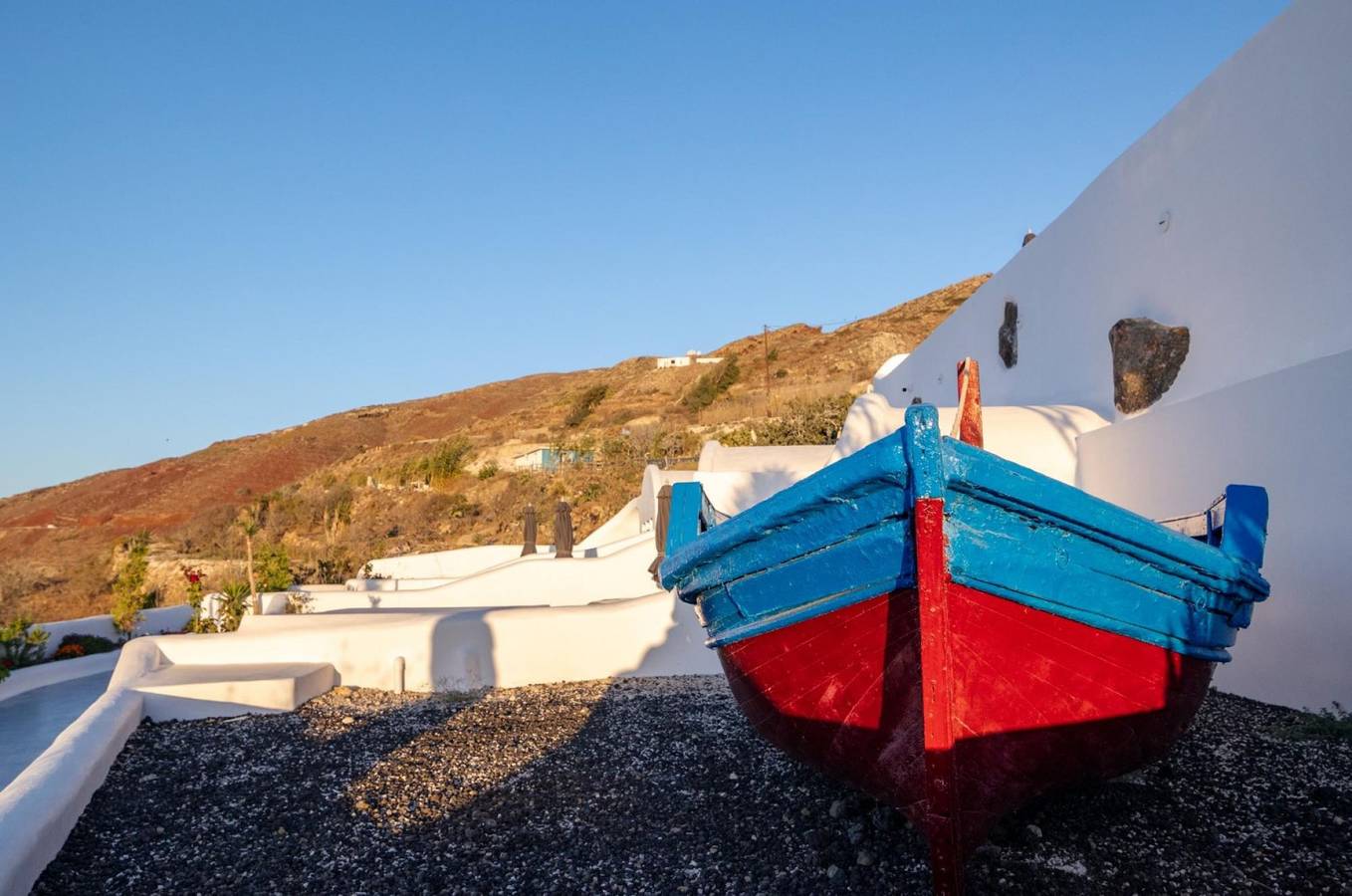 Entire apartment, Deluxe Cave Suite | Jetted Tub | Sea & Sunset View in Finikia, Santorini