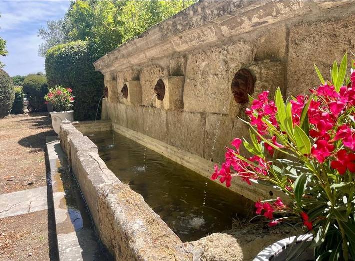 Chambre d’hôte pour 3 personnes, avec Terrasse et Jardin ainsi que Piscine et Vue à Robion