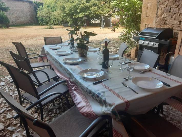 Location de vacances pour 10 personnes, avec vue et jardin à Cruéjouls - 2