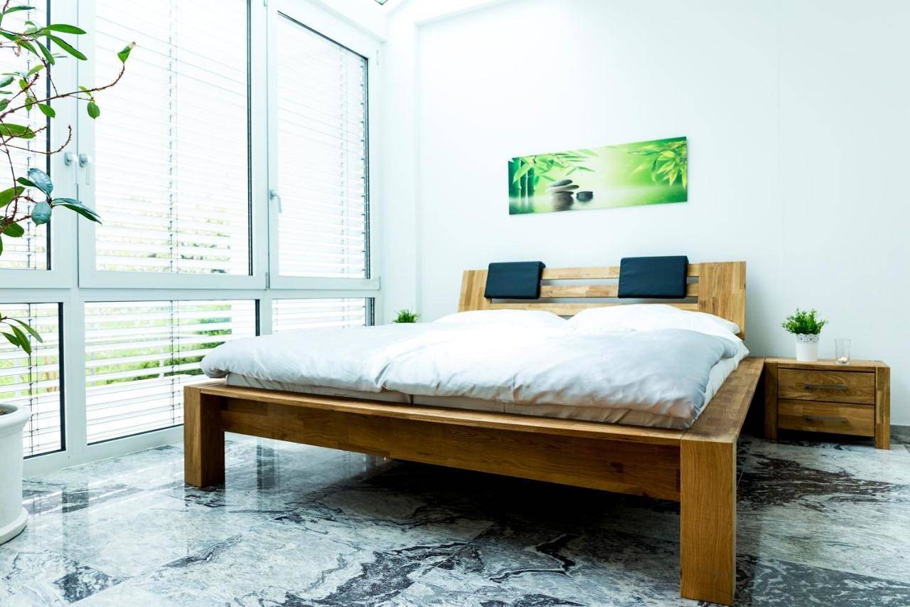 Ganze Wohnung, Dreamapartment La Vigna "Stone" Suite mit eigenem Indoorpool & Sauna & Grillhütte - Weil am Rhein in Weil am Rhein, Südschwarzwald