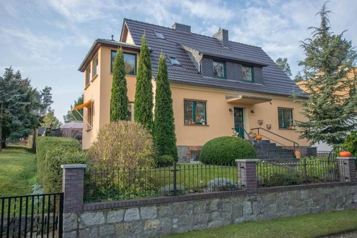 Ferienhaus für 8 Personen, mit Balkon und Terrasse sowie Garten und Pool in Schwielochsee