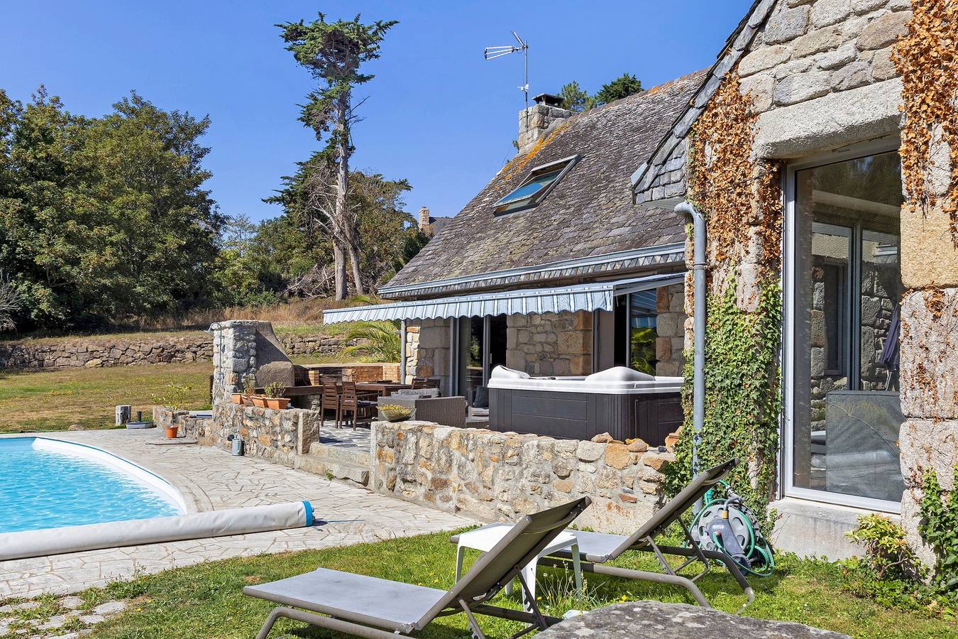 Maison de vacances 'Maison Bringwiller Plage 200m' avec piscine privée et terrasse privée in Trégastel, Côte de Granit Rose