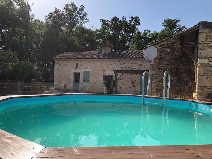 Location de vacances pour 4 personnes, avec piscine ainsi que jardin et vue à Cuzorn