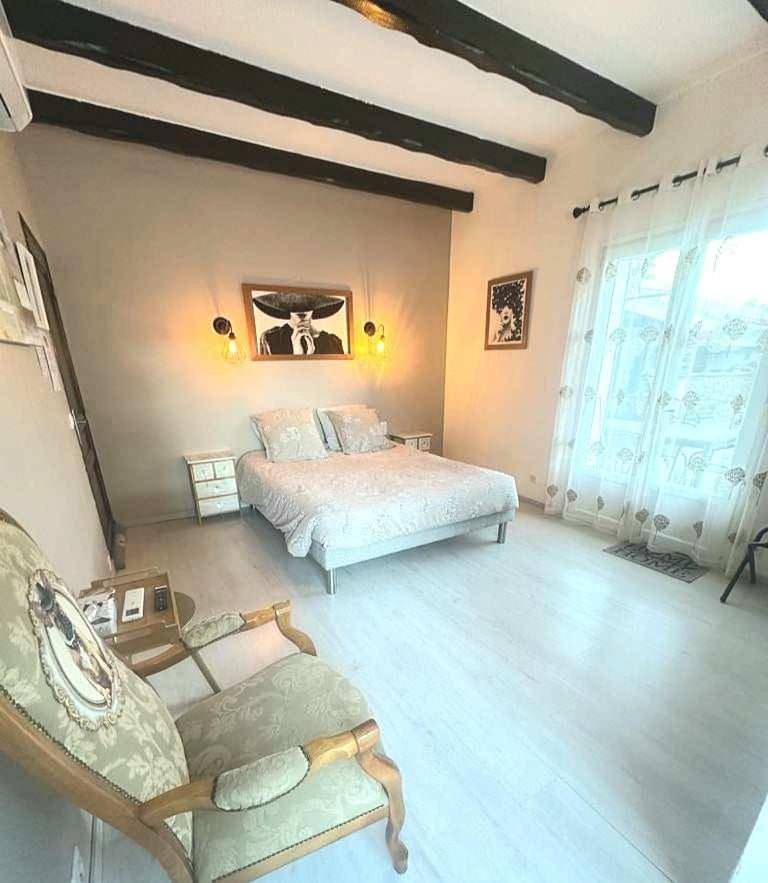La Villa du Menhir chambre d'hôtes et Gîte in Bize-Minervois, Côte méditerranéenne (France)