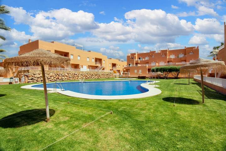 Apartamento de vacaciones para 5 personas, con terraza y piscina - 1