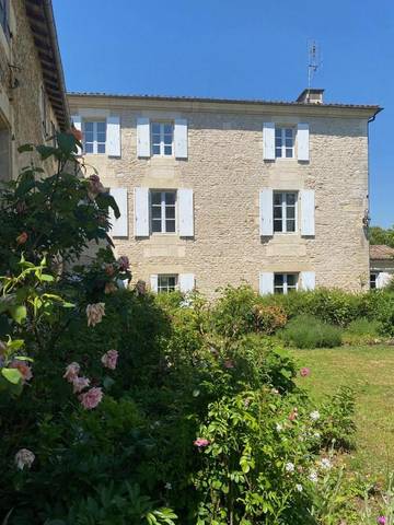 Chambre d’hôte pour 2 personnes, avec vue et terrasse ainsi que jardin et piscine à Saivres