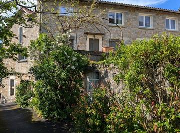 Gîte pour 4 personnes, avec jardin et terrasse à La Cresse