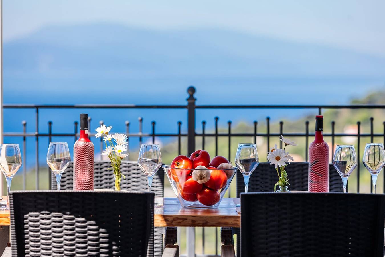 Villa Alverionis, Divine Sea Views, Private Infinity Pool, Spacious Furnished Terrace, Skopelos in Sporades