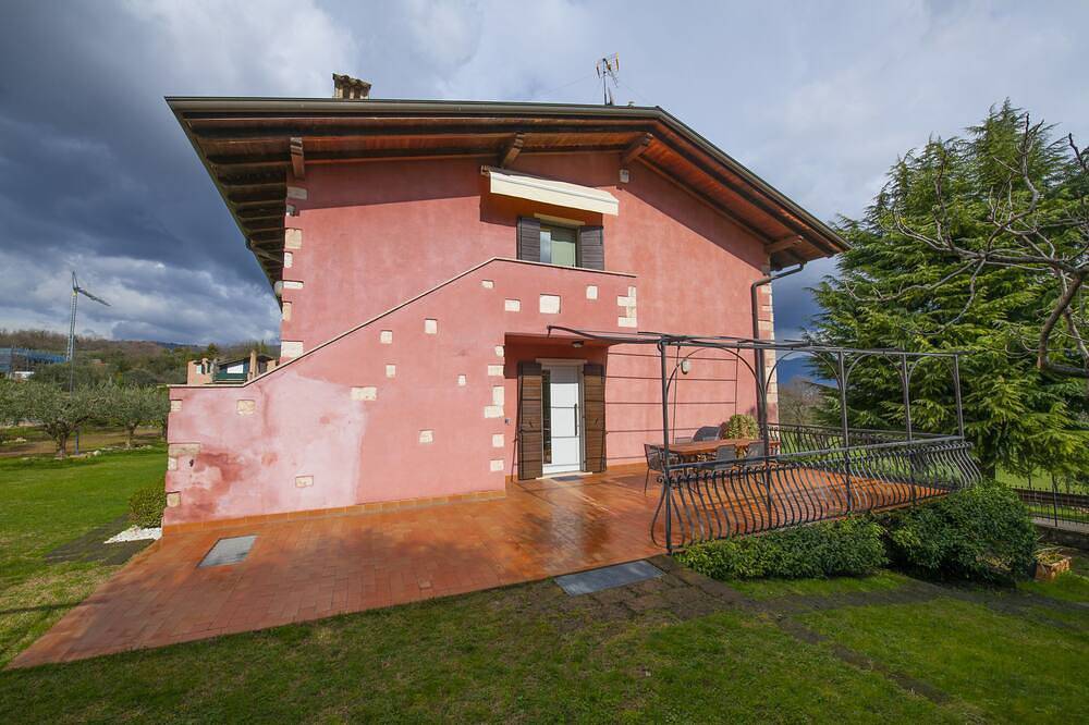 La Casa Rossa - tra lago e montagna in Costermano, Gardasee-Berge