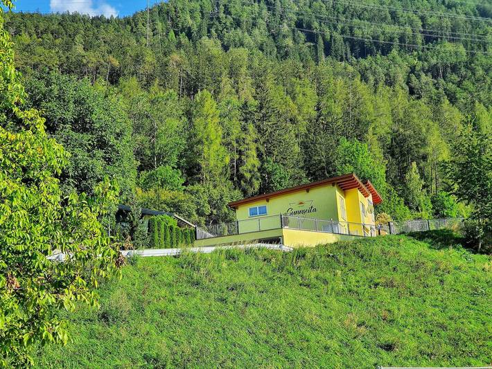 Ferienwohnung für 6 Personen, mit Terrasse und Garten sowie Ausblick in Prutz