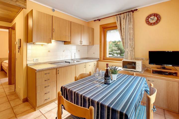 Entire apartment, Apartment 'Bait Dal Cucù Appartamento All' with Mountain View, Shared Garden and Wi-Fi in Livigno (Town), Livigno