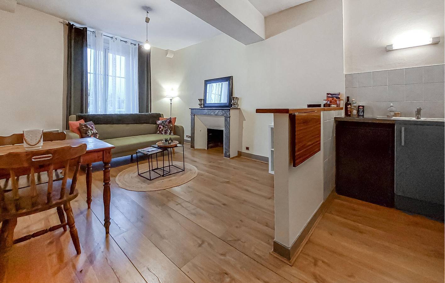 Geheel vakantieappartement, Charmant appartement op de bovenverdieping, vlak bij restaurants en de natuur in Blois, Blois en omgeving