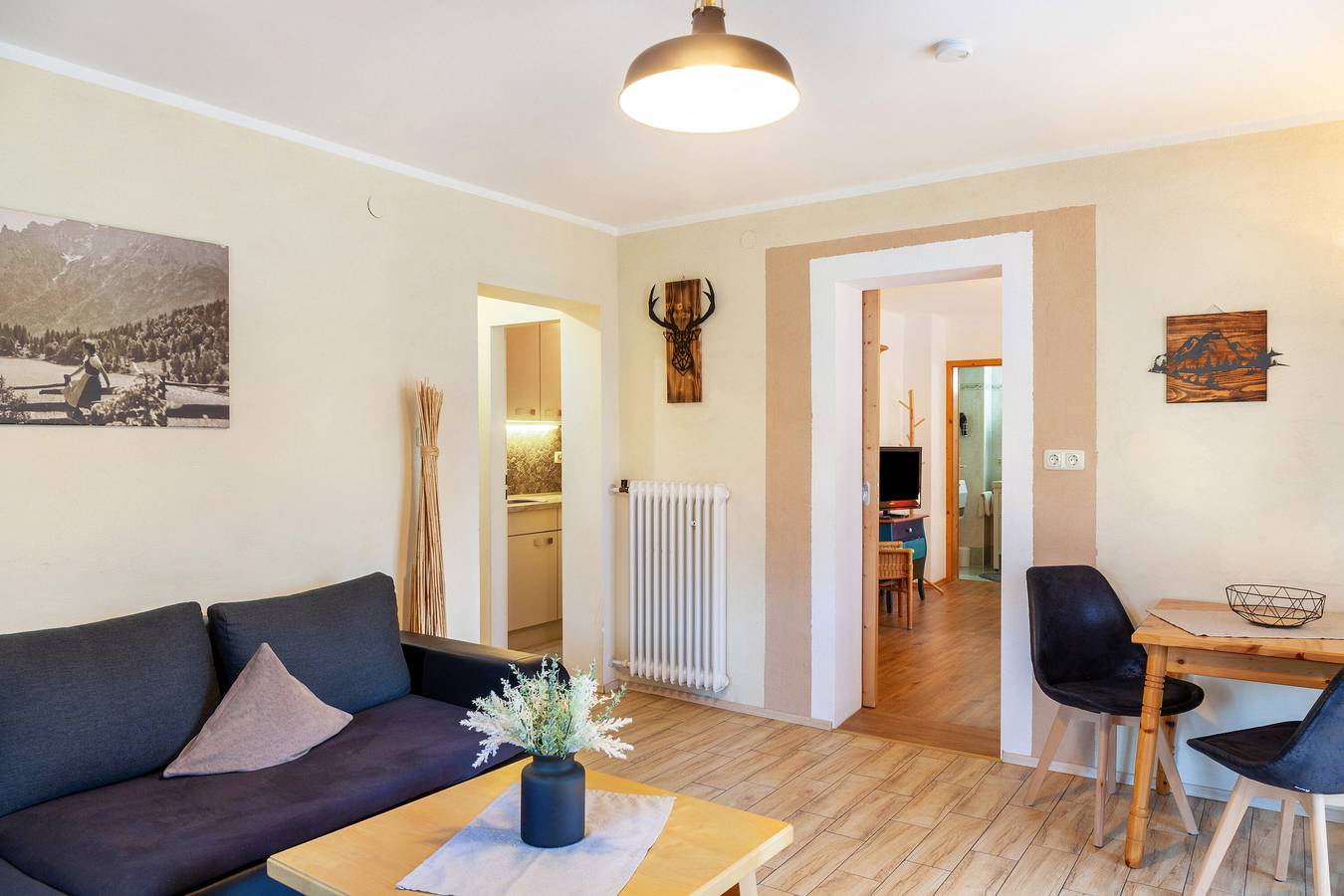 Ganze Wohnung, Ferienwohnung 'Arnspitze' mit Bergblick, Balkon und Wi-Fi in Mittenwald, Bayerische Alpen