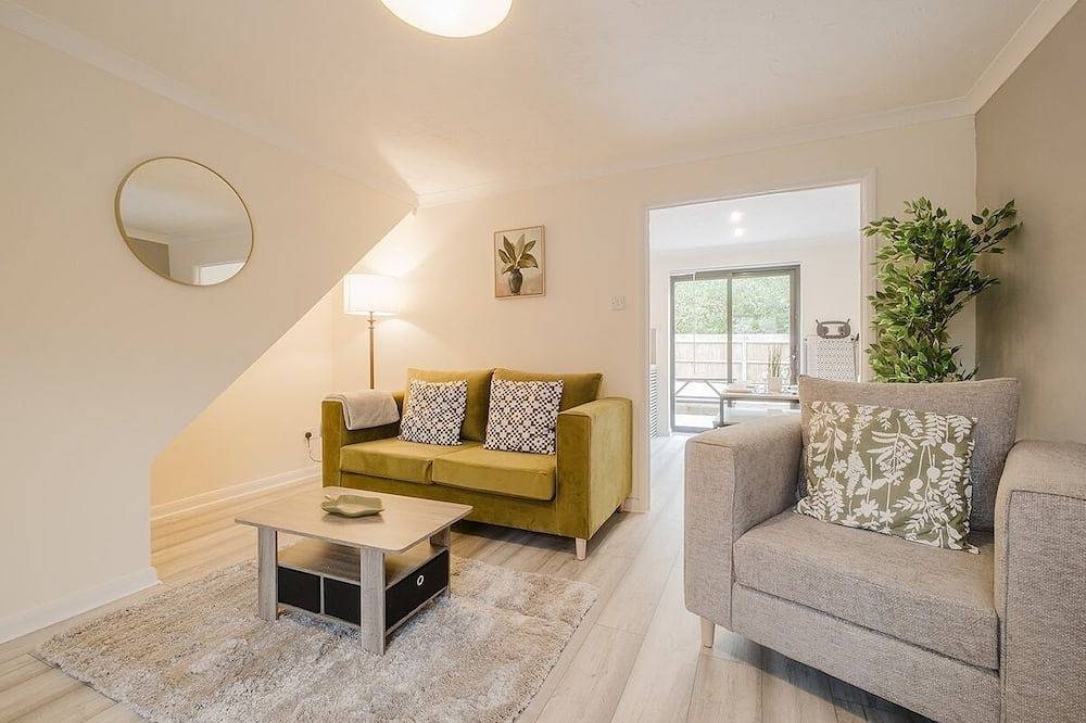Modern and Stylish Home away from Home in Milton Keynes, Südostengland