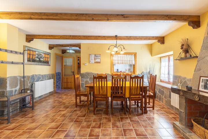 Casa Siesta y Brisca in Ávila: Mountain Views & Private Terrace in Manjabálago, Ávila Region