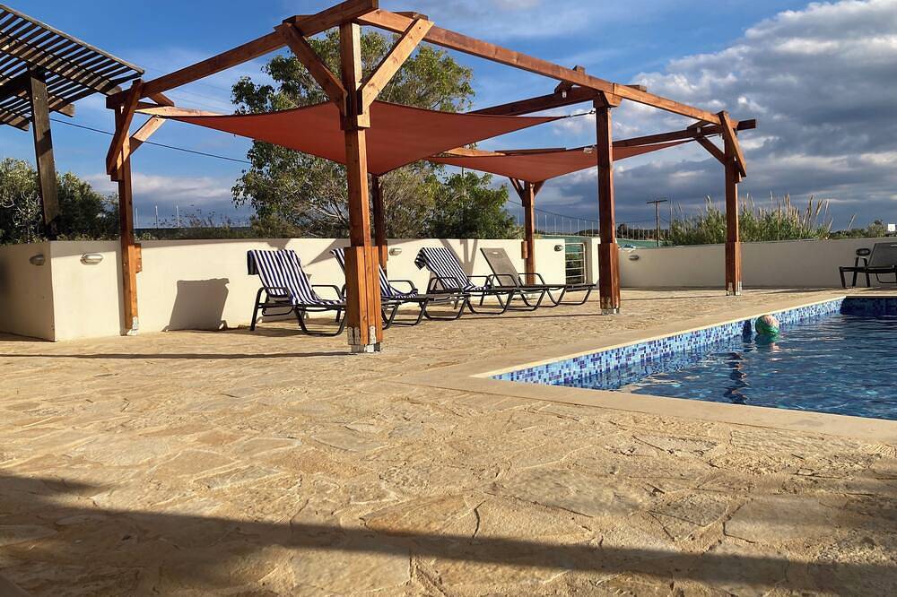 Verjongen familie en vrienden in Stunning Villa Estia - dicht bij het strand en taverna's. in Zuid-Kreta