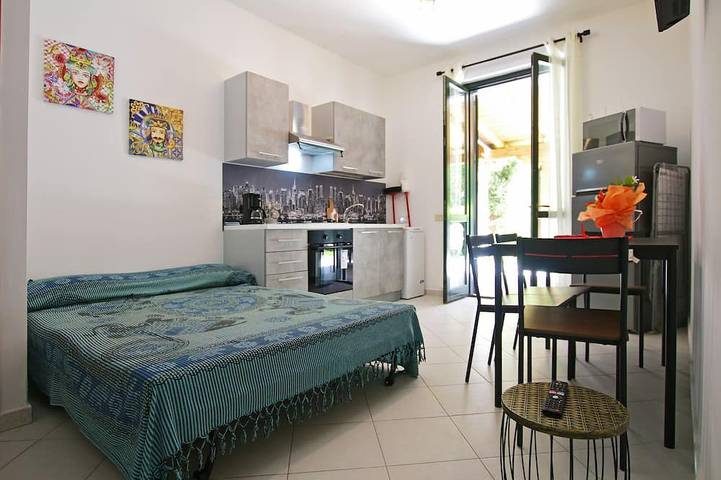Gîte pour 5 personnes, avec Terrasse ainsi que Jardin et Piscine dans Buonfornello - 2