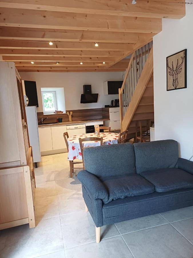 Location de vacances pour 6 personnes, avec vue et jardin à Craponne-sur-Arzon - 2