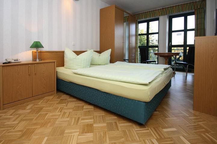 Ferienwohnung für 4 Personen, mit Balkon und Whirlpool sowie Pool und Sauna in Tanne - 4