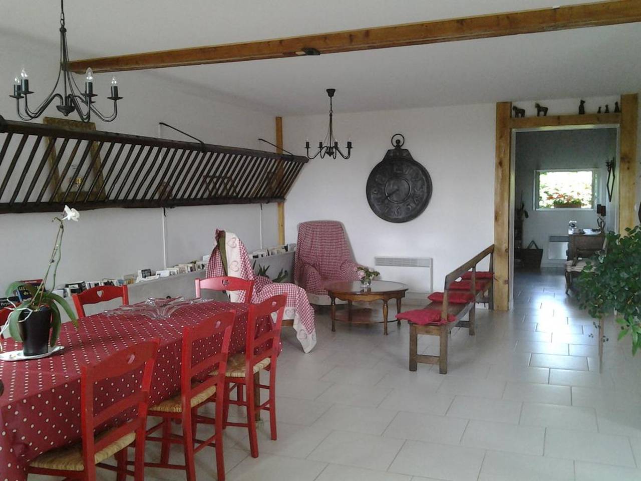 Gîte Luxueux avec Piscine Partagée, Parc Arboré et Activités près de Moulins in Avermes, Allier