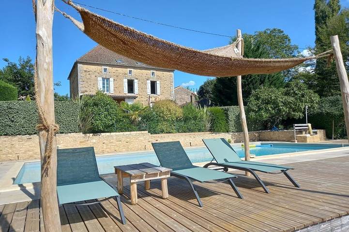 Location de vacances pour 4 personnes, avec jardin et piscine à Sauveterre-la-Lémance