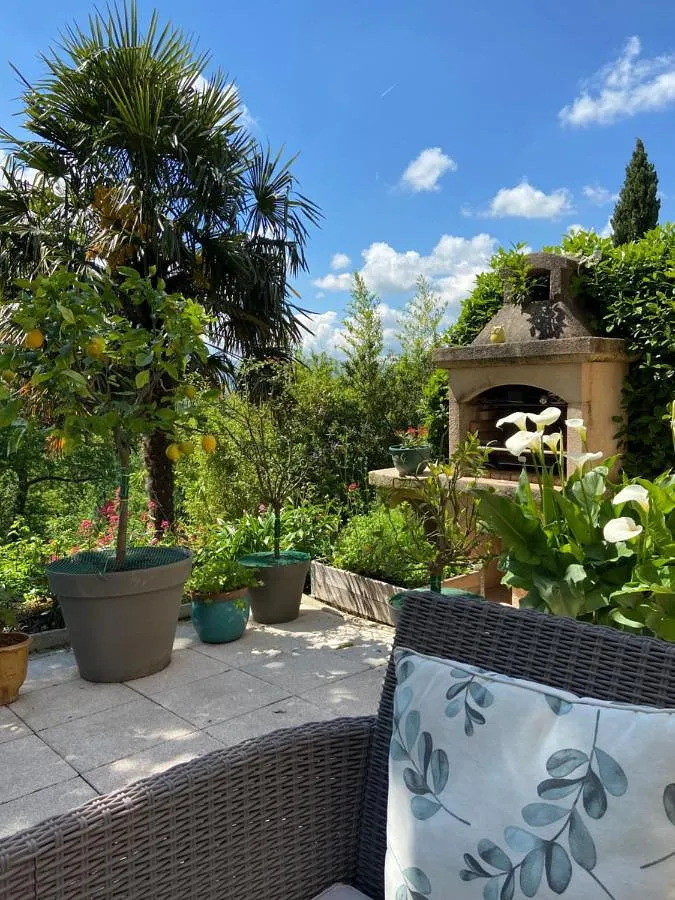 Alojamiento y desayuno para 4 personas, con vistas y jardín - 1
