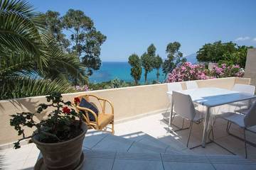Gîte pour 6 personnes, avec terrasse et jardin, animaux acceptés dans Plage de la Roya