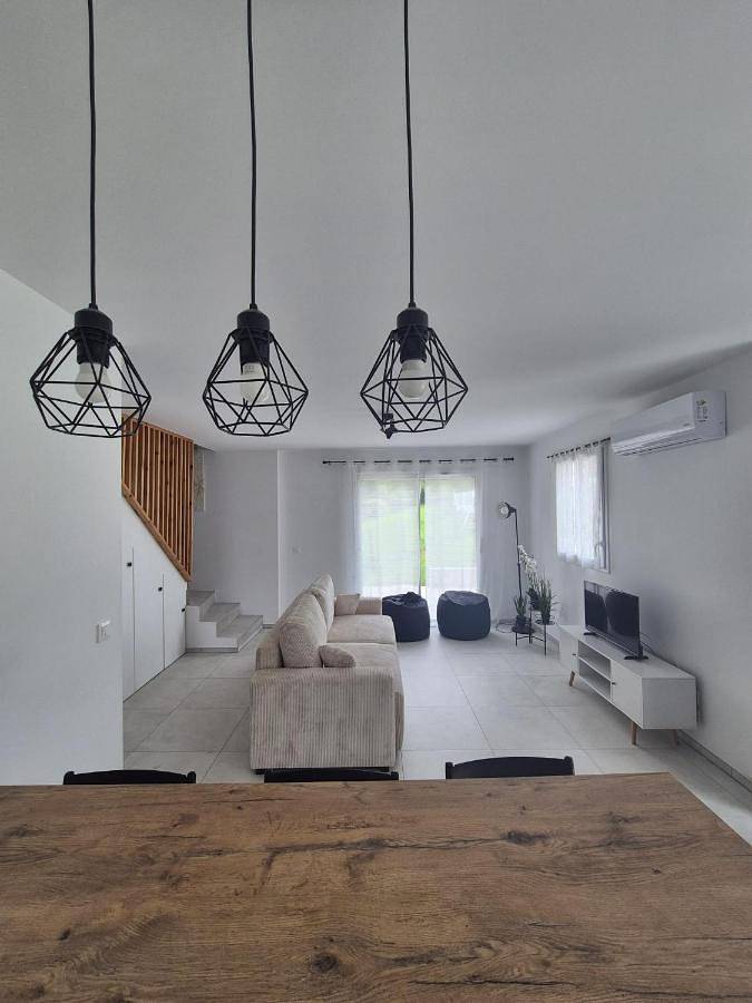 Location de vacances pour 6 personnes, avec terrasse ainsi que vue et jardin à Bardos - 3