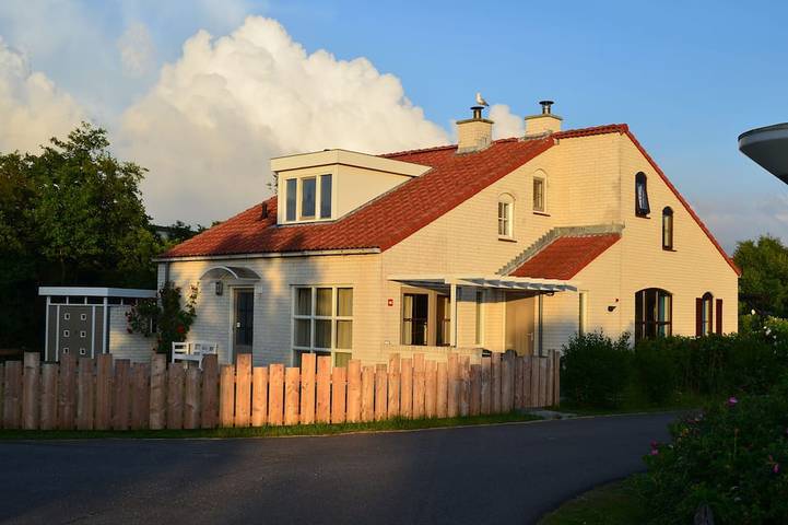 Ferienhaus für 6 Personen, mit Pool und Terrasse sowie Garten, mit Haustier auf Texel