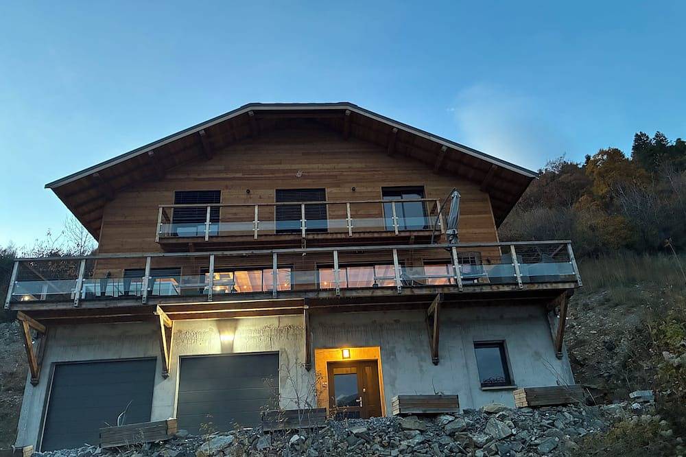 Very quiet chalet in the mountains in Réotier, Nationalpark Écrins