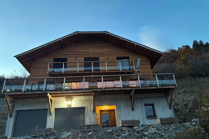 Gîte pour 12 personnes dans Réotier