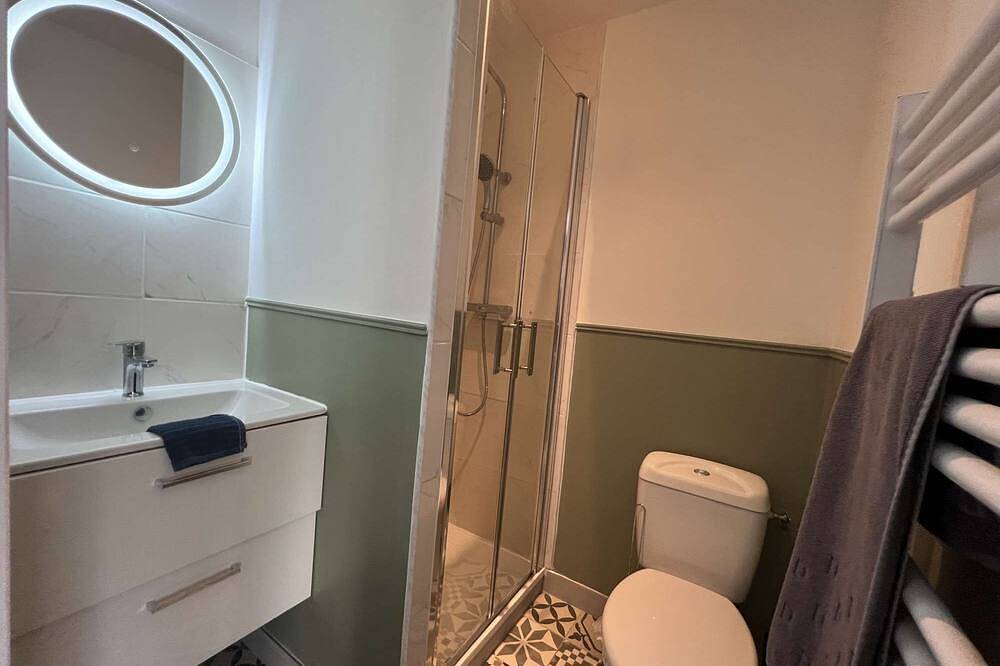 Appartement entier, Studio lumineux 2 pers. | Centre-ville & confort | Parking à proximité in Châtellerault, Vienne (France)