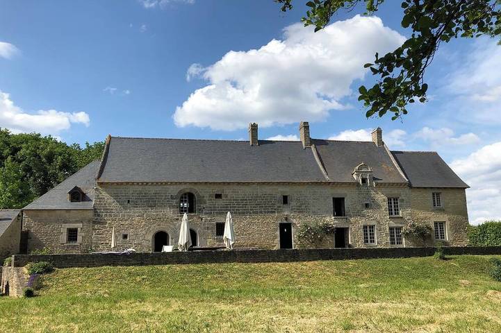 Gîte pour 12 personnes, avec jacuzzi ainsi que jardin et terrasse à Saint-Maden