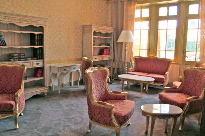 Hôtel pour 2 personnes, avec jacuzzi et jardin ainsi que sauna et piscine à Lurcy-Lévis - 4