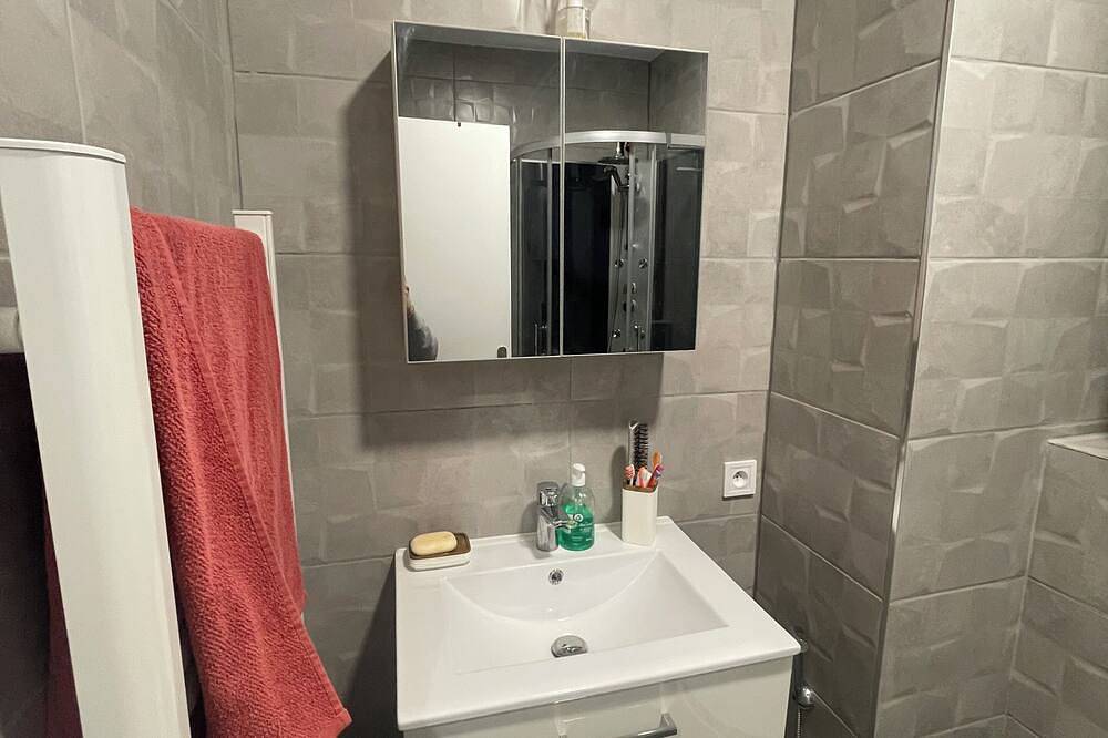 Entire apartment, Cosy F2 apartment in the heart of Thionville in Thionville, Moselle