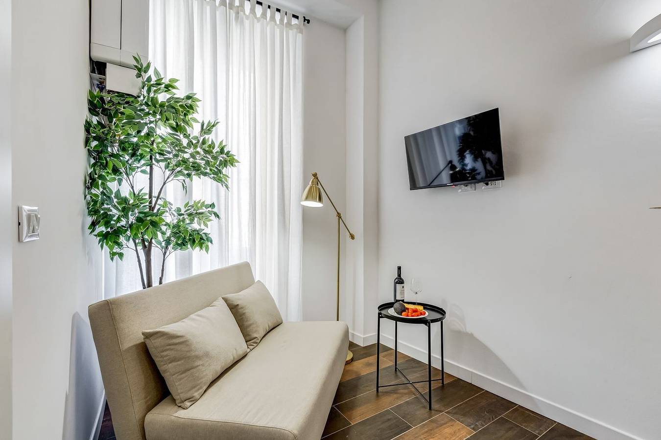 Global Condo in Rom, Rom Provinz