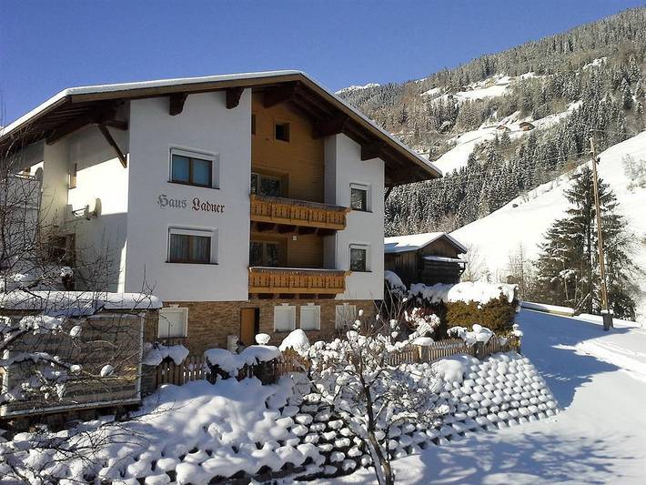 Ferienwohnung für 5 Personen, mit Balkon und Terrasse sowie Garten und Ausblick in See