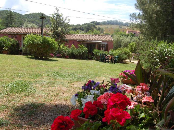 Agriturismo per 2 persone, con piscina e giardino, con animali domestici in Barbagia