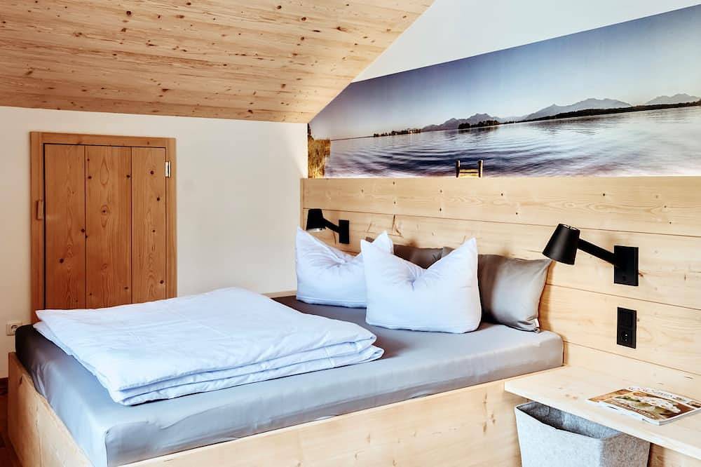 Ganze Wohnung, Ferienwohnung 1. Obergeschoss, 84 qm, für 2 Personen, Küche, 1 Wohn-Esszimmer, Balkon, weiteres Schlafzimmer gegen Aufpreis in Breitbrunn am Chiemsee, Chiemsee