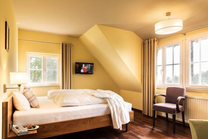 Hotel Schloss Freudental - Doppelzimmer Standard im Nebengebäude Haus Hallweil in Allensbach, Landkreis Konstanz