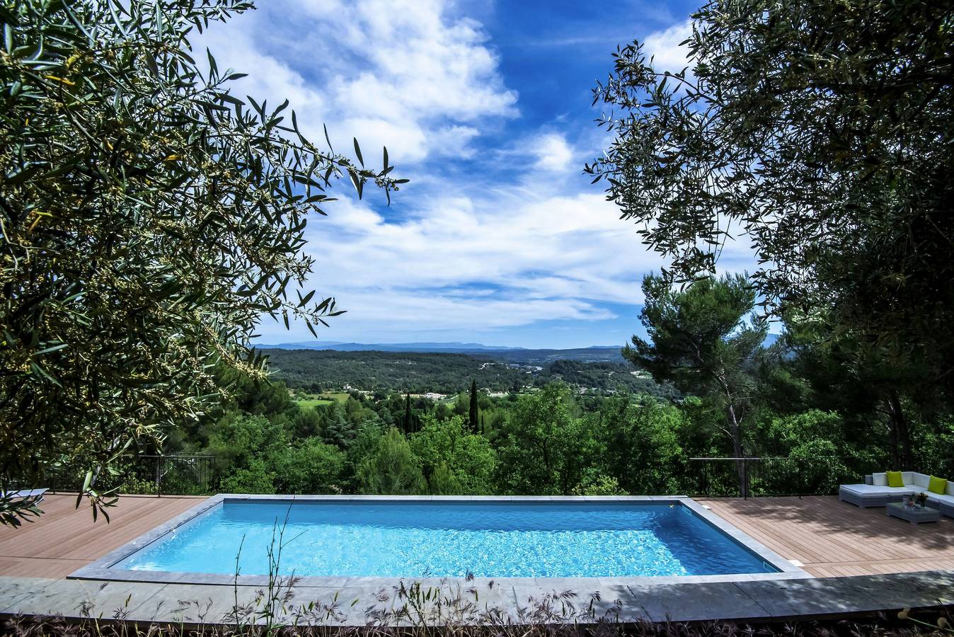 Provençal house with pool in Le Tholonet in Le Tholonet, Aix-en-Provence region
