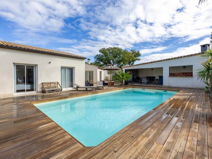 Location de vacances pour 6 personnes, avec terrasse ainsi que piscine et jardin à Corneilhan - 3